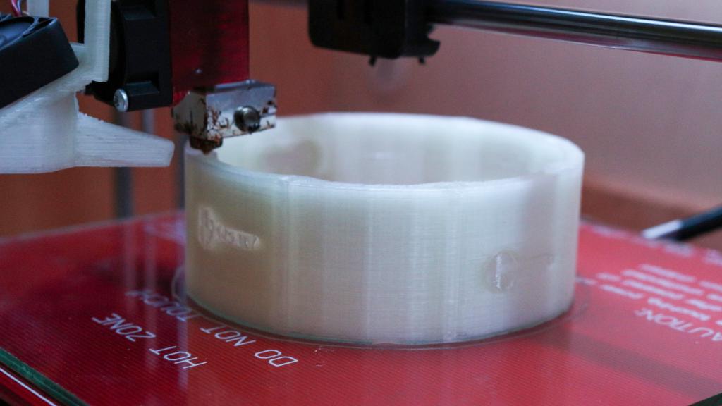 Winch hub being 3D printed.